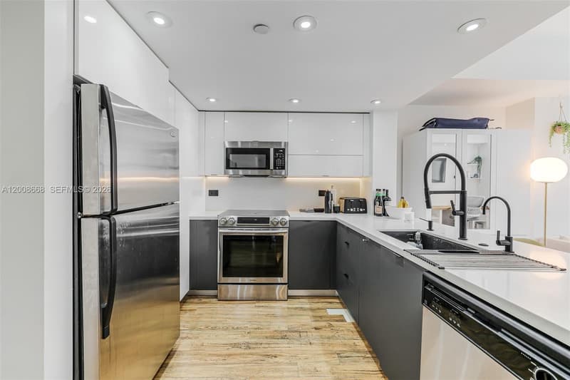 111 Flagler St #708, Miami, 33131