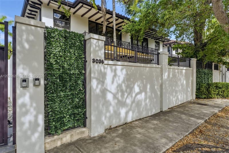 3036 Mcdonald Street, Miami, 33133