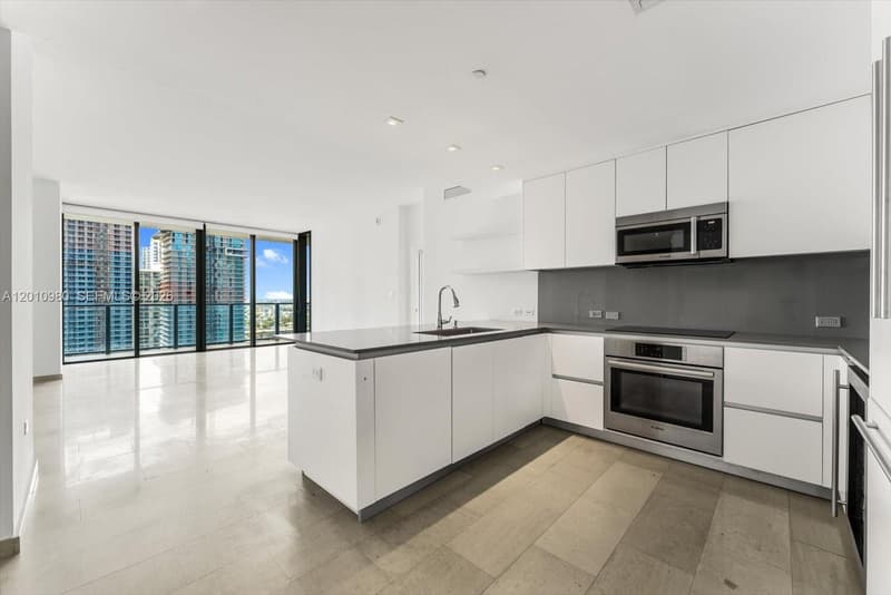 68 6th St #2304, Miami, 33131