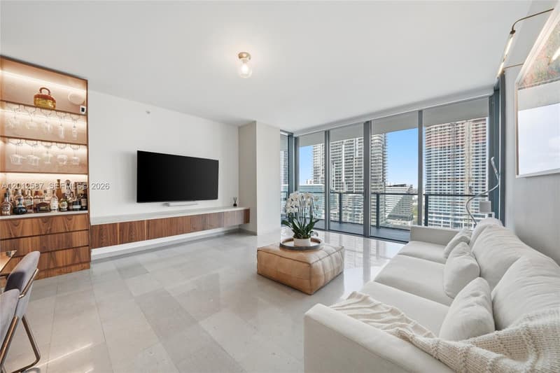 68 6th St #1904, Miami, 33131