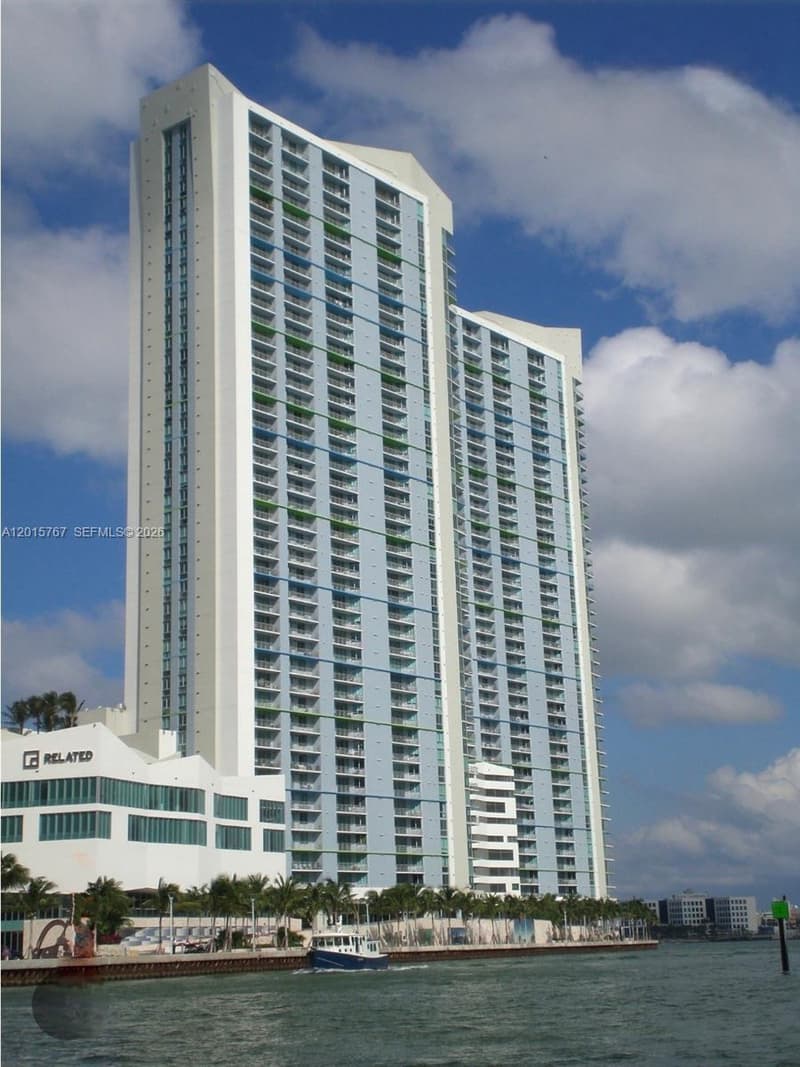 325 Biscayne Blvd #4016, Miami, 33131