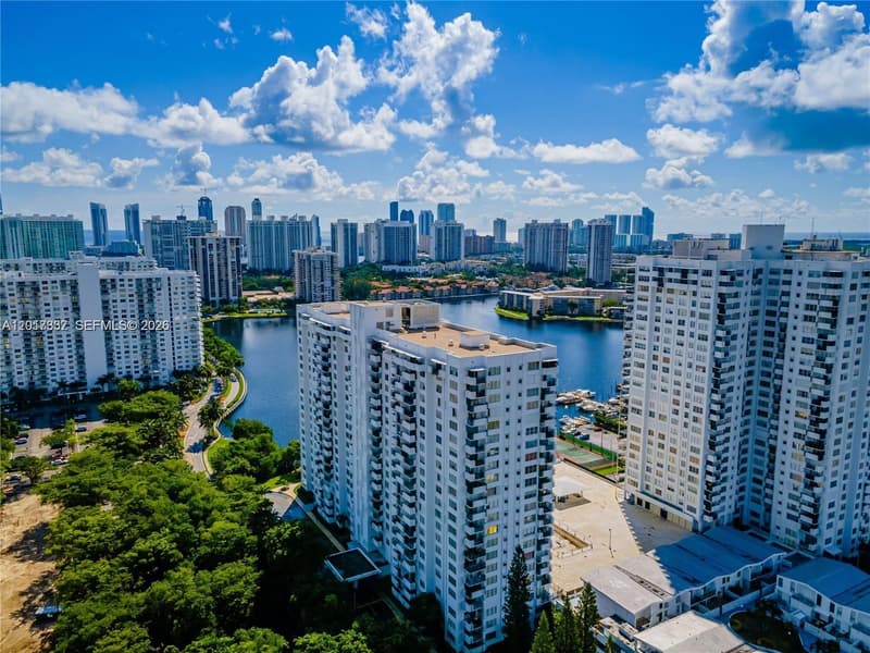 2780 183rd St #1007, Aventura, 33160