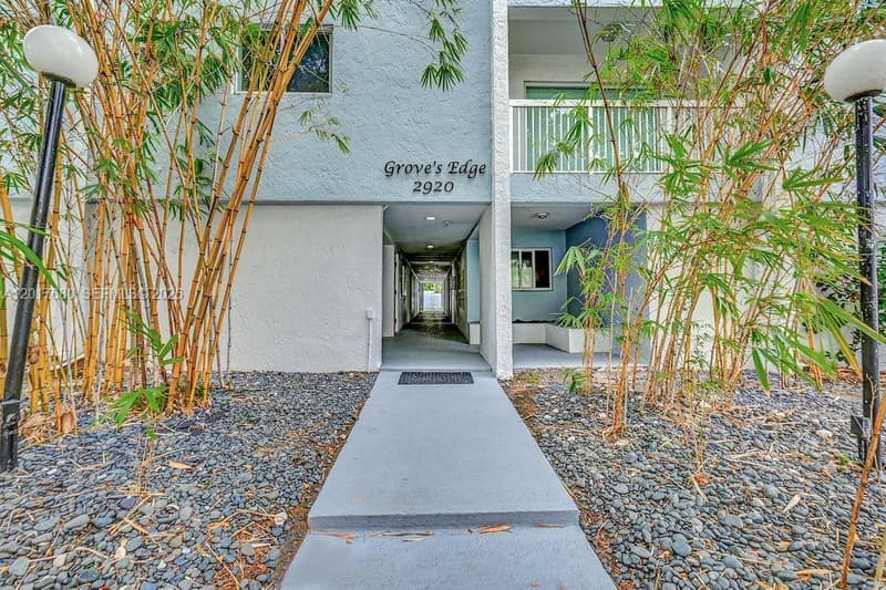 2920 28th Ter #207, Miami, 33133