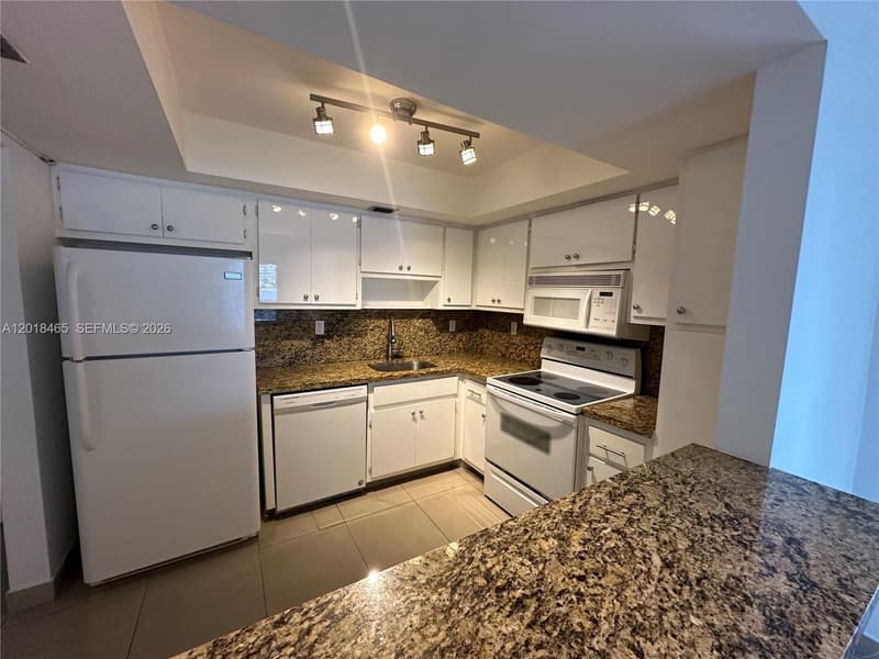 7118 Bonita Dr #305, Miami Beach, 33141