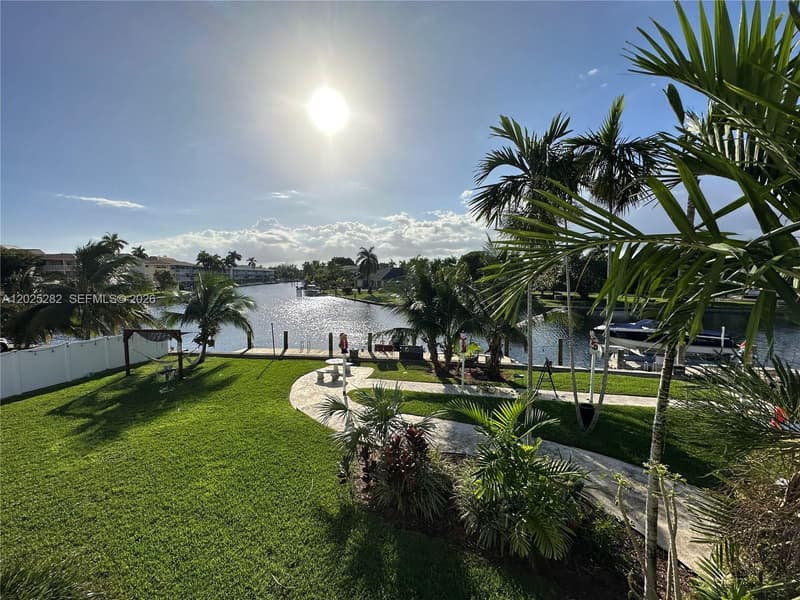 455 Golden Isles Dr #204, Hallandale Beach, 33009