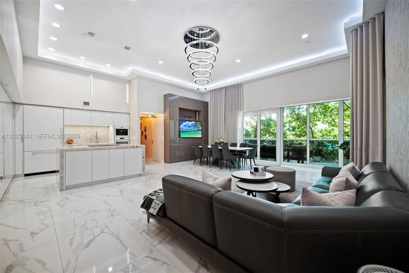 1800 Ocean Dr #310, Hallandale Beach, 33009