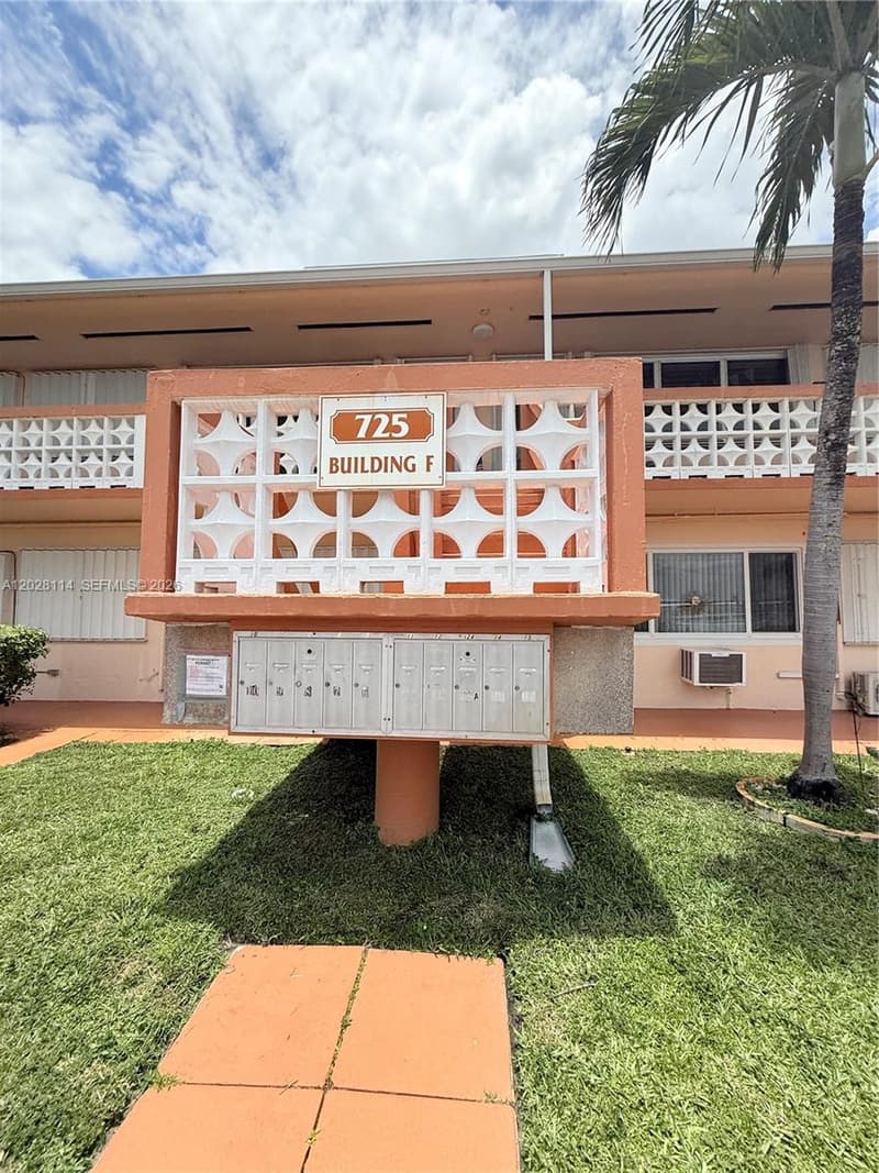 725 11 Ave #F8, Hallandale Beach, 33009