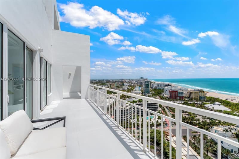 400 Pointe Dr #PH2502, Miami Beach, 33139