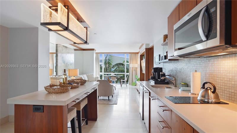 6801 Collins Ave #315 (door 302), Miami Beach, 33141