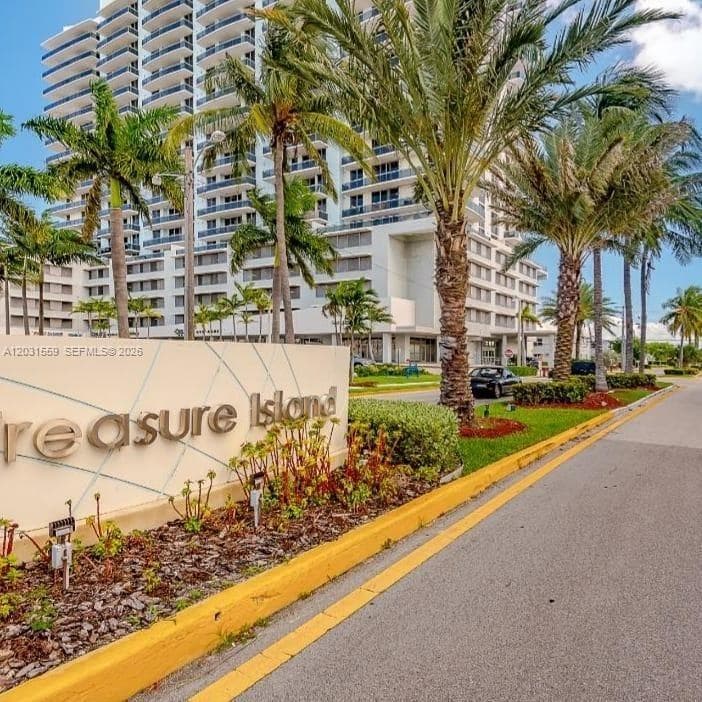 1801 Treasure Dr #302, North Bay Village, 33141