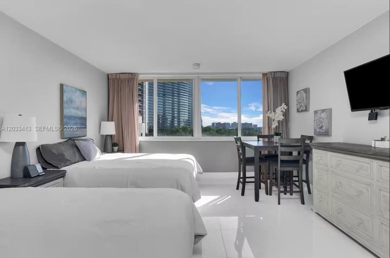 19201 Collins Ave #440, Sunny Isles Beach, 33160