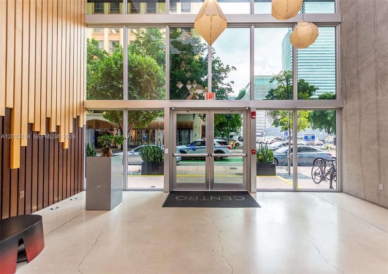 151 1st St #807, Miami, 33131