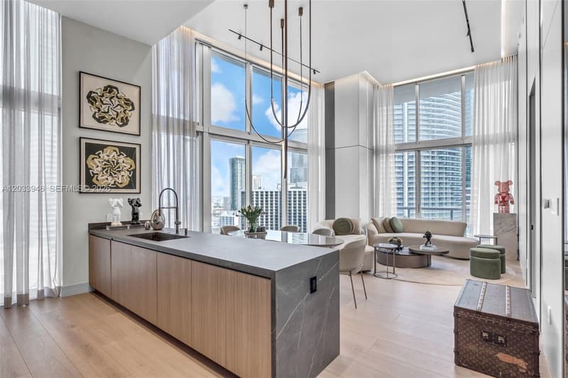475 Brickell Ave #2215, Miami, 33131