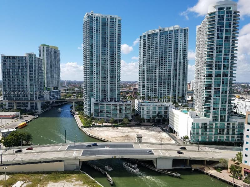 31 5th St #2205, Miami, 33131