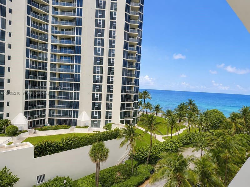 19201 Collins Ave #527, Sunny Isles Beach, 33160