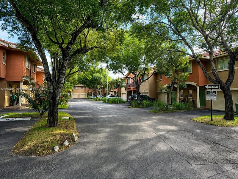 31 3, Hallandale Beach, 33009