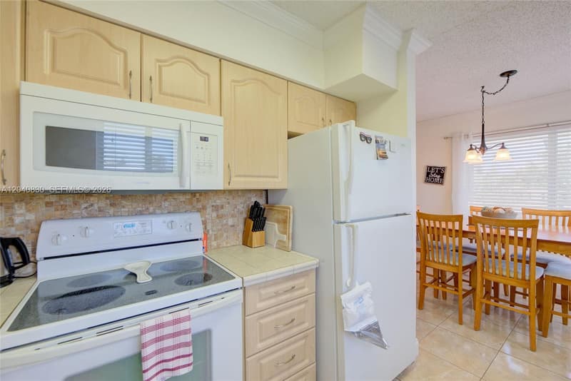 920 10th Ter #12R, Hallandale Beach, 33009