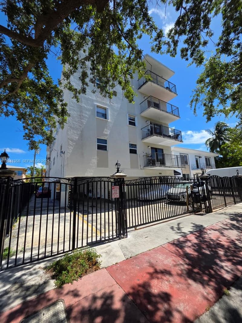 990 Biarritz Dr #303, Miami Beach, 33141