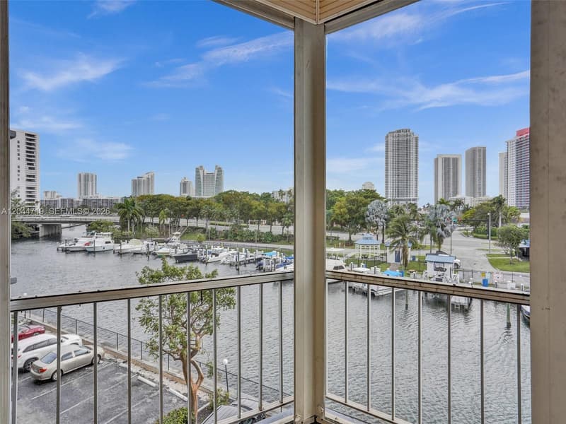 200 Diplomat Pkwy #432, Hallandale Beach, 33009