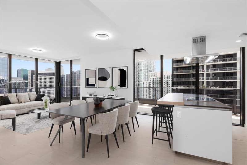 1000 Brickell Plz #4015, Miami, 33131