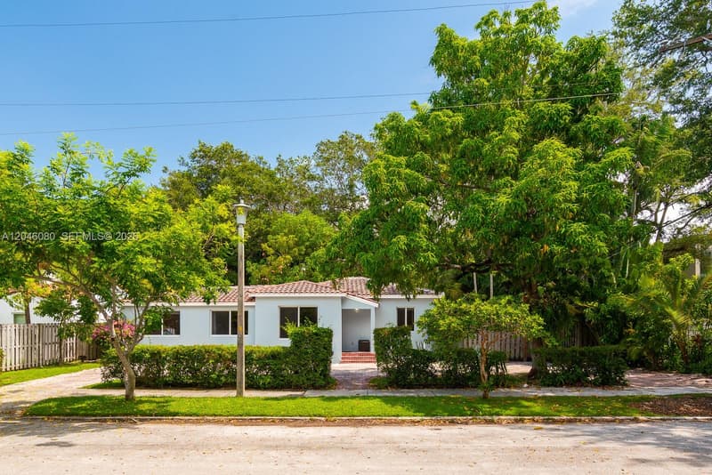 2215 Tequesta Ln, Miami, 33133