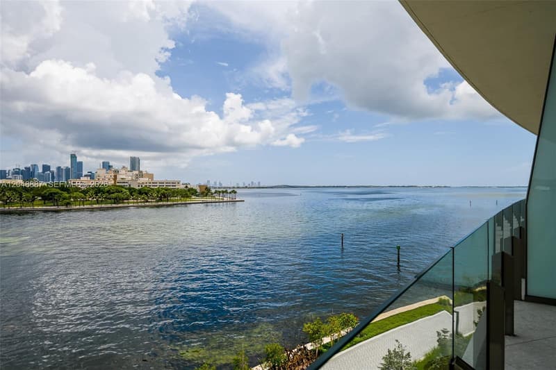 5 Grove Isle Dr #L404, Coconut Grove, 33133