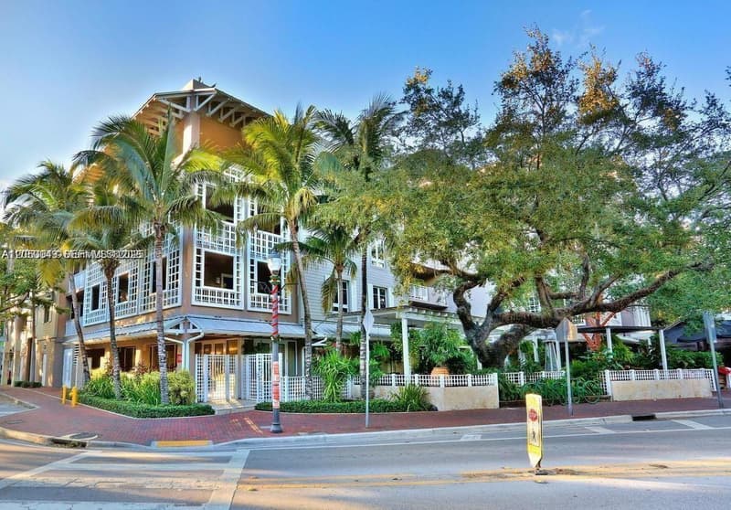 3540 Main Hwy #204, Miami, 33133