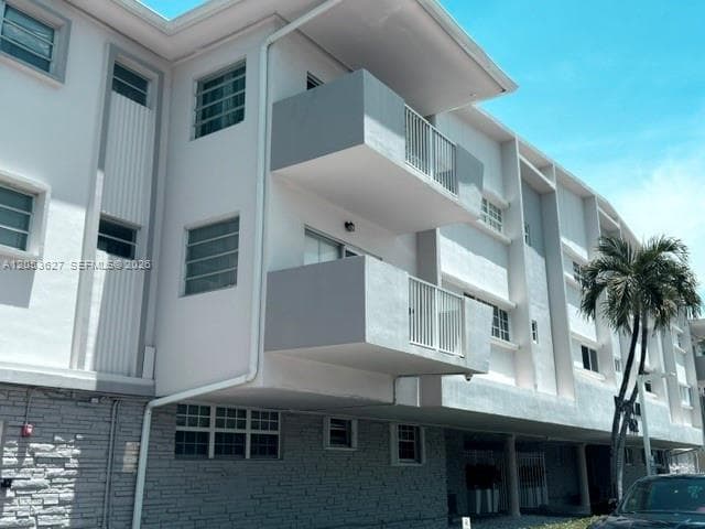 462 Golden Isles Dr #203, Hallandale Beach, 33009