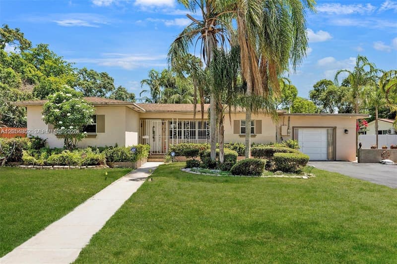 23 8th St, Hallandale Beach, 33009