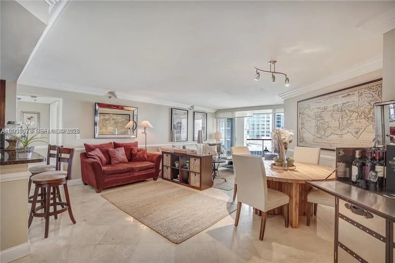 6767 Collins #901, Miami Beach, 33141