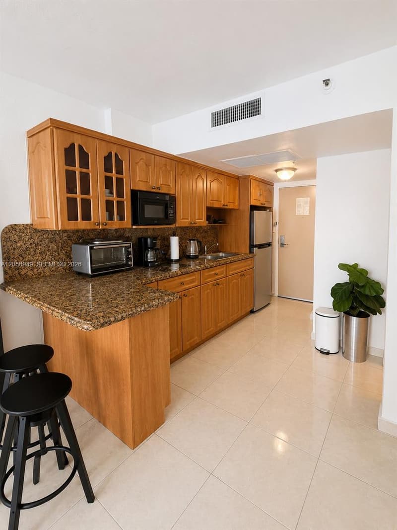 19201 Collins Ave #1025, Sunny Isles Beach, 33160