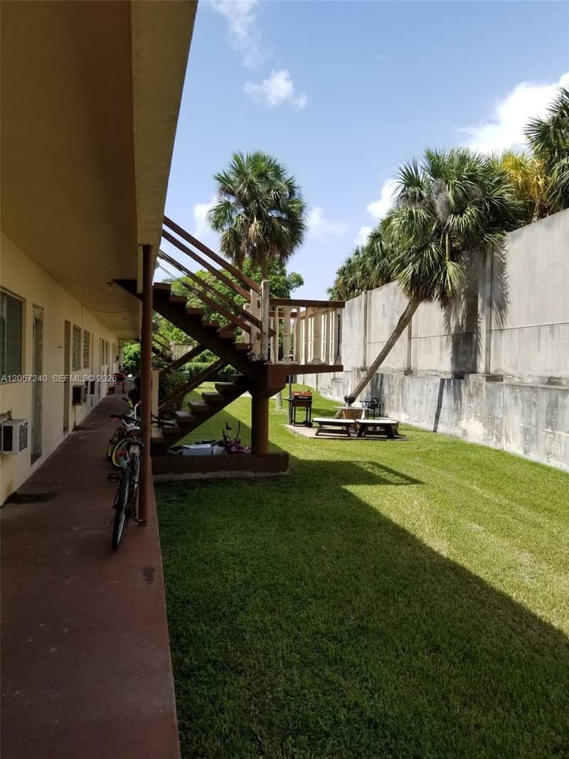 280 11th Ave #18, Hallandale Beach, 33009