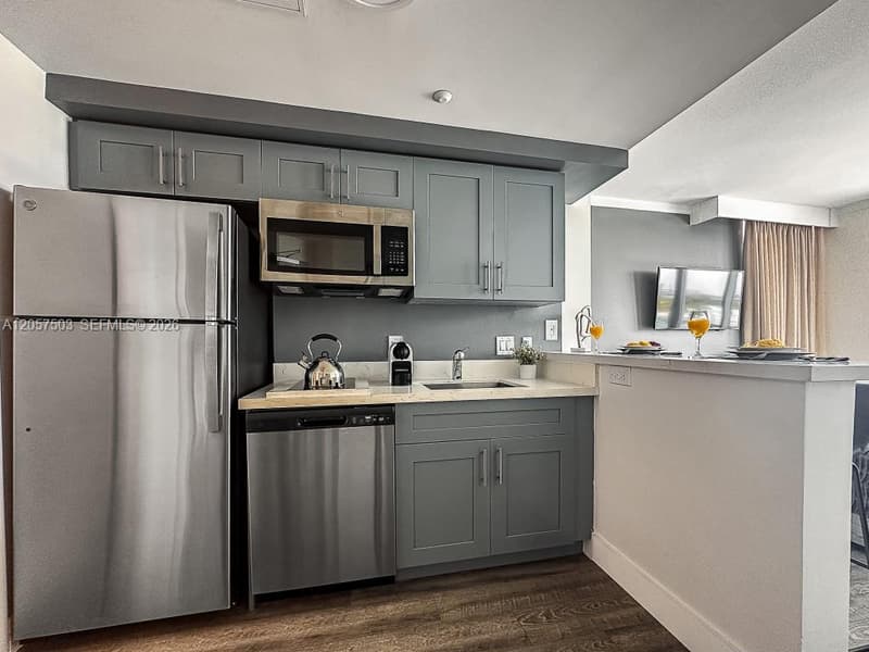2889 Mcfarlane Rd #912, Miami, 33133