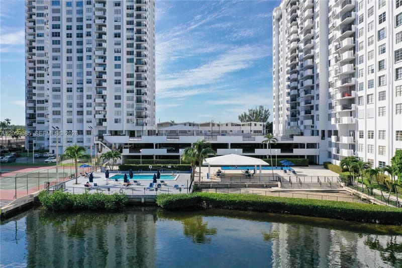 2780 183rd St #901, Aventura, 33160