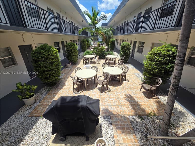 415 2nd St #217, Hallandale Beach, 33009