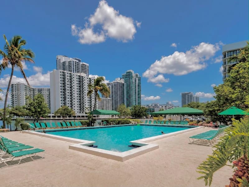 1000 Parkview Dr #505, Hallandale Beach, 33009