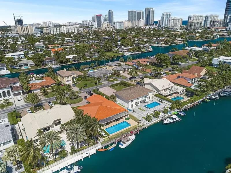 437 Holiday Dr, Hallandale Beach, 33009