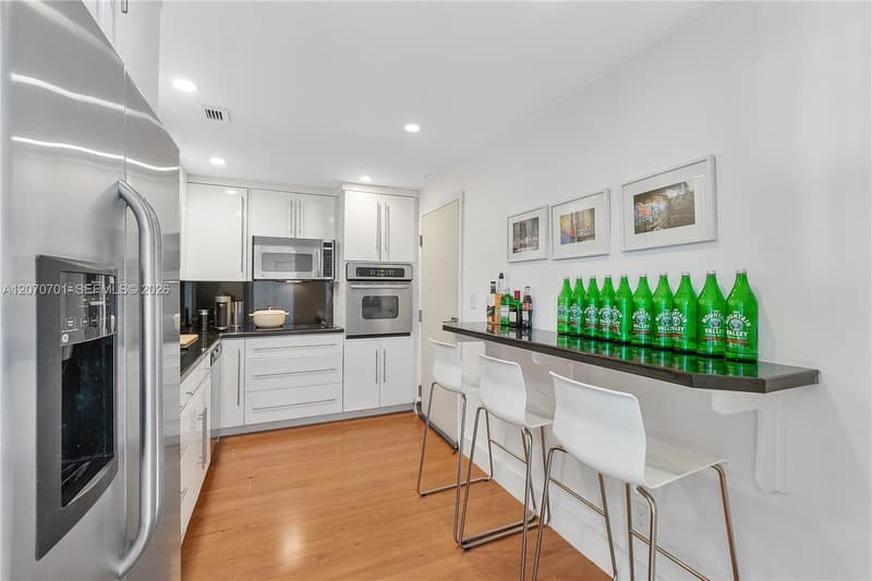 90 Edgewater Dr #917, Coral Gables, 33133
