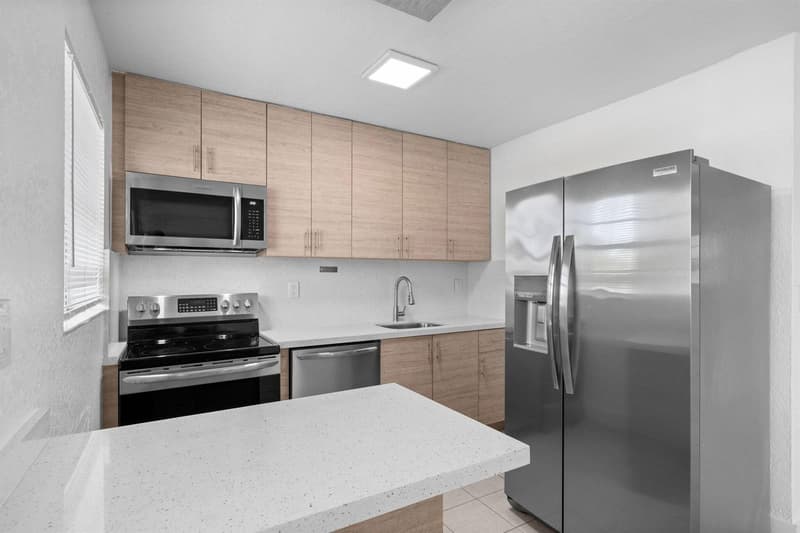 110 2nd Street #103, Hallandale Beach, 33009