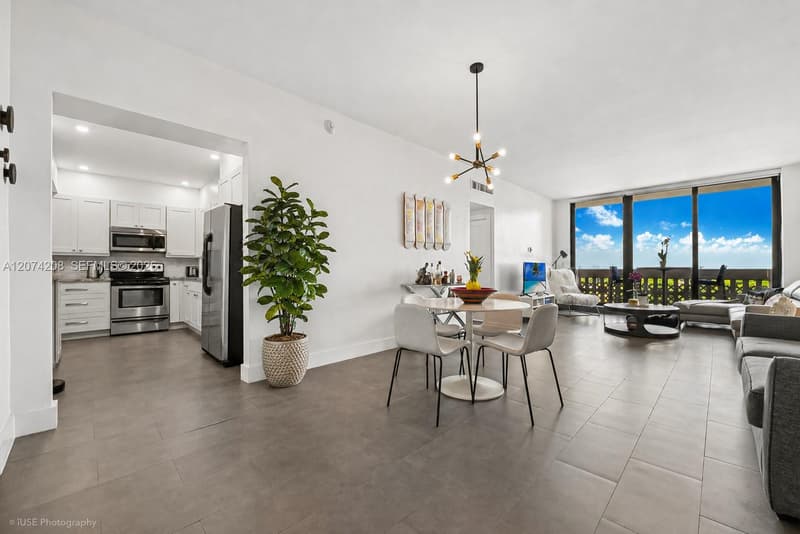 90 Edgewater Dr #PH11, Coral Gables, 33133