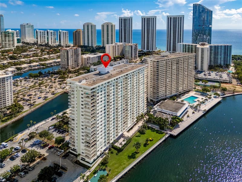 500 Bayview Dr #825, Sunny Isles Beach, 33160