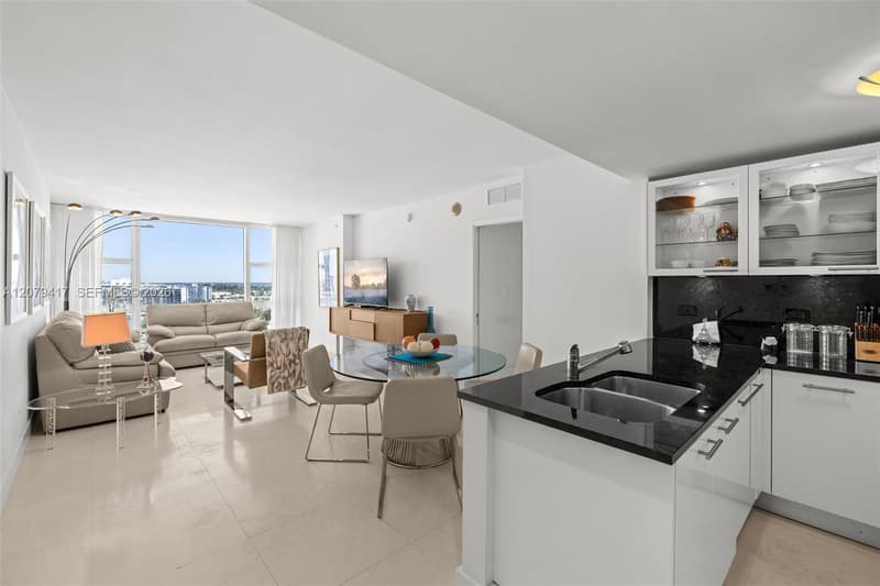 6801 Collins Ave #1401, Miami Beach, 33141