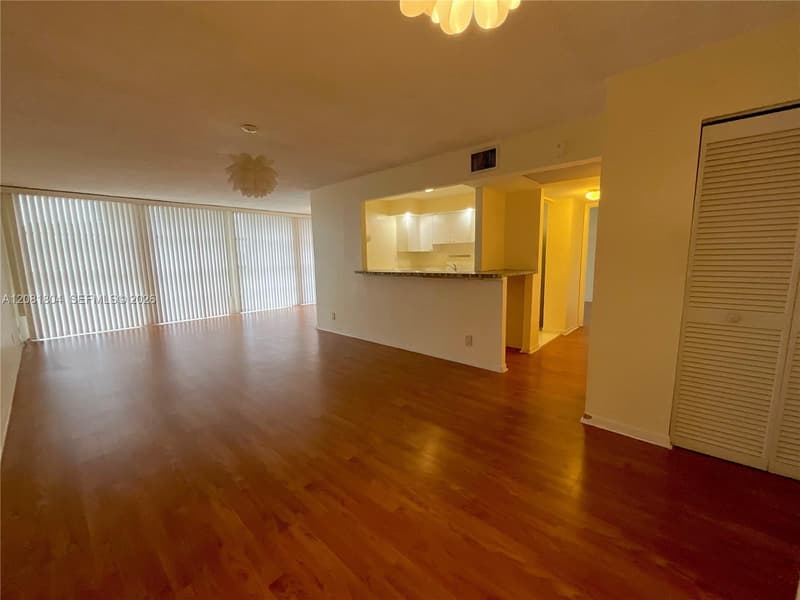 2101 Atlantic Shores Blvd #507, Hallandale Beach, 33009