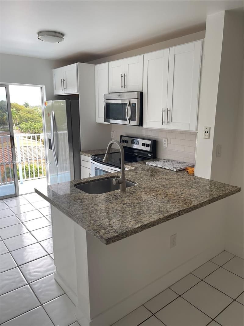 2575 27th Ave #506, Miami, 33133