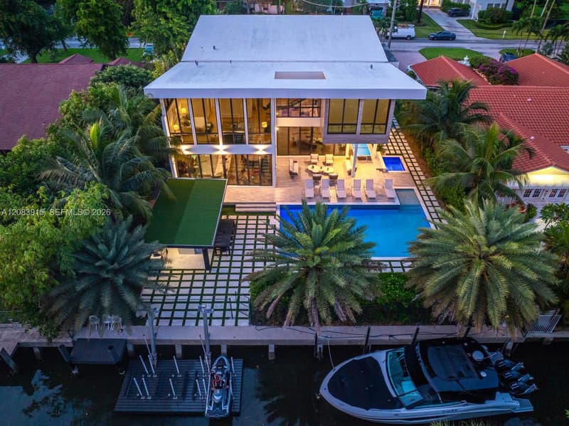 521 Holiday Dr, Hallandale Beach, 33009