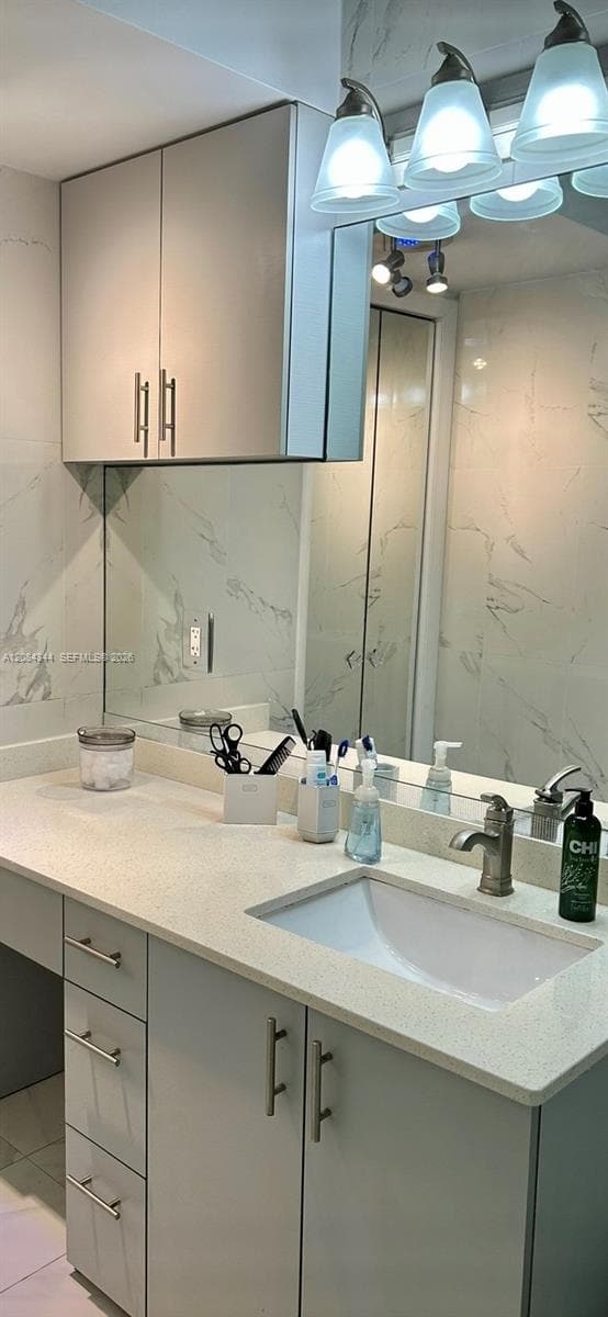 329 3rd St #405T, Hallandale Beach, 33009