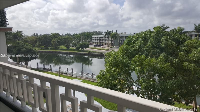 467 Golden Isles Dr #306, Hallandale Beach, 33009