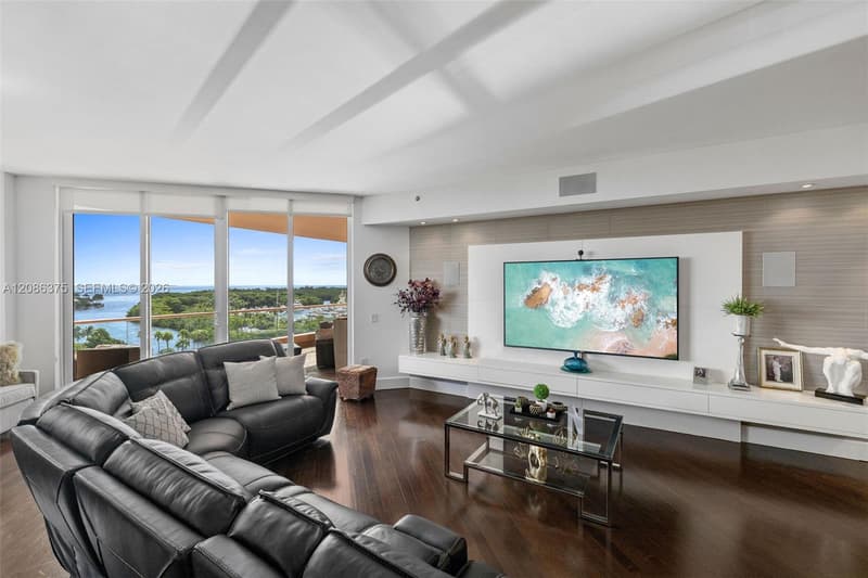 60 Edgewater Dr #9D, Coral Gables, 33133