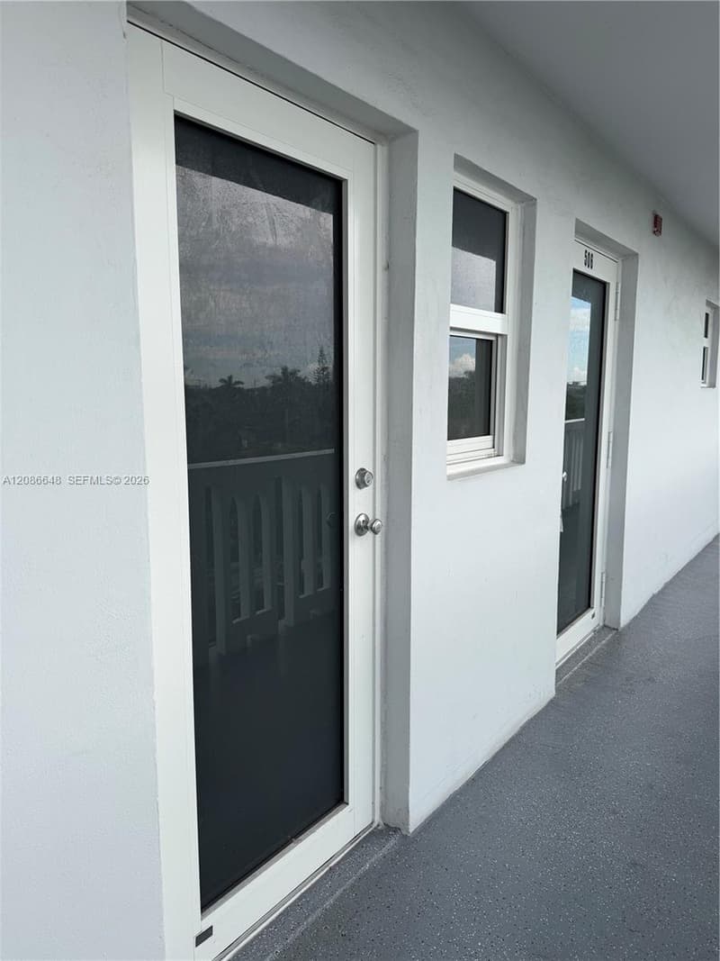 320 12th Ave #506, Hallandale Beach, 33009