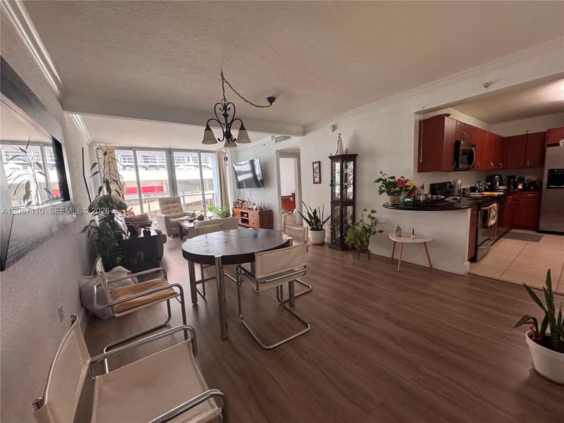 401 69th St #407, Miami Beach, 33141